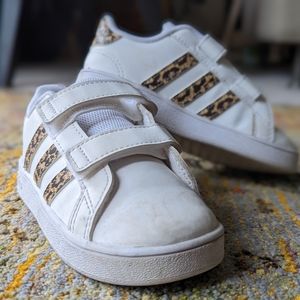 Adidas Grand Court Sneaker, Leopard stripes, size 9 (toddler)